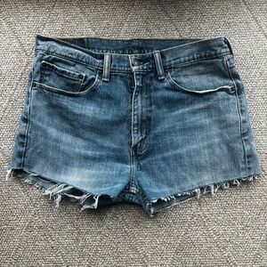 Levi’s 505 Regular Fit Women’s Denim Cuttoff Jean Shorts - size W34 L32